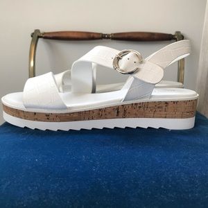 ‼️NEW & PRICE DROP‼️Marc Fisher Croco Sandal / 8.5